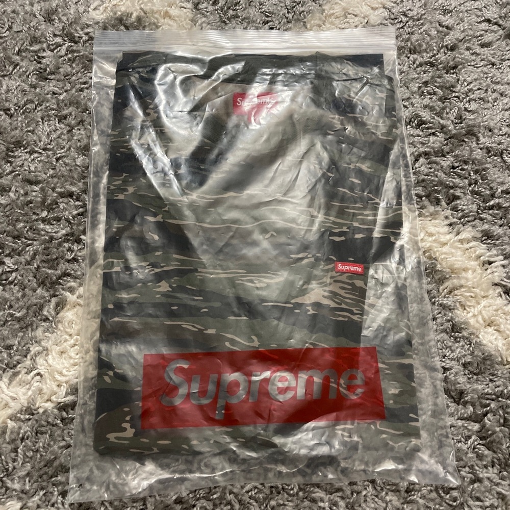 Supreme Small Box Logo Medium NWTS TigerStripe L/S